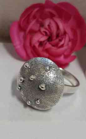 Lahden kultakorun muhkea 830 hopeinen sormus vuodelta 1969 Лахти