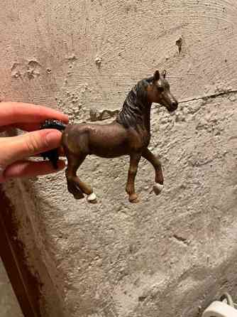 Schleich heppoja ja sonni ja eläinlääkäri ambulanssi Hämeenkyrö