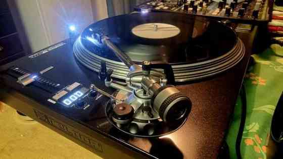 Reloop Rp-8000 mk1 dj levysoittimet + Behringer Ddm4000 mikseri + muuta Sastamala