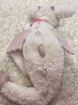 Top model lasten pehmolelu lohikäärme. Kiiltosilmäinen Pori