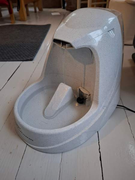 Vesiautomaatti - kissalle Lohja - valokuva 1