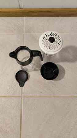 Tupperware sirottaja ja kannu. Porvoo