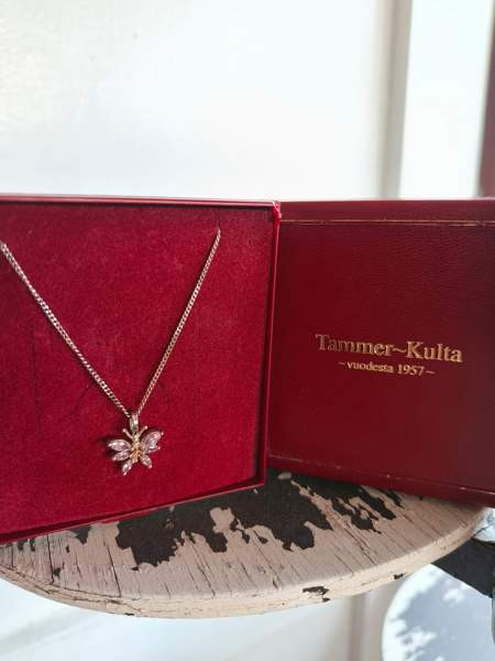 Perhonen kaulakoru -Tammer Kulta Laihia - valokuva 2