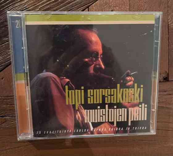 CD levyjä enimmäkseen suomalaista musiikkia Vantaa