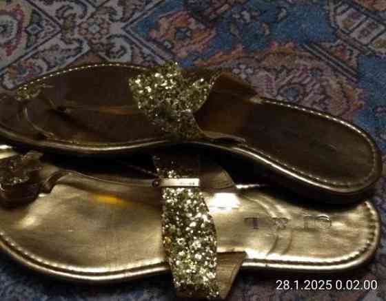 kultaiset sandaalit Helsinki