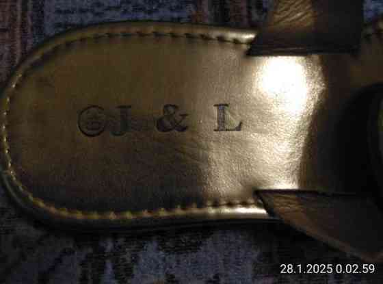 kultaiset sandaalit Helsinki