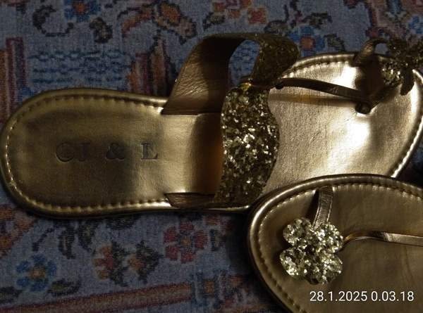 kultaiset sandaalit Helsinki - изображение 3
