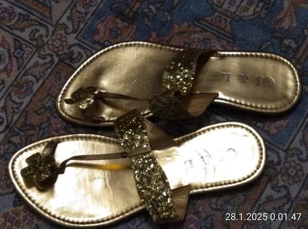 kultaiset sandaalit Helsinki - изображение 1