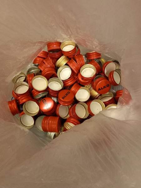 Ilmaiseksi pullonkorkkeja Konnevesi - valokuva 1