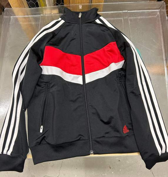 Adidas verkkatakki Оулу - изображение 1