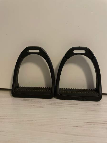 Compositi muovijalustimet Helsinki - photo 1