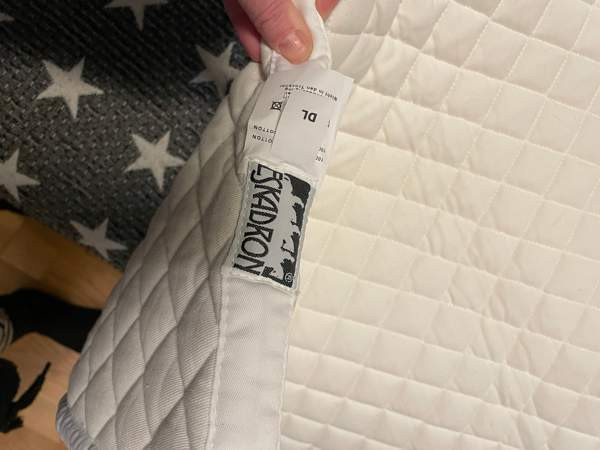 Eskadron valkoinen koulusatulahuopa Jyväskylä - valokuva 2