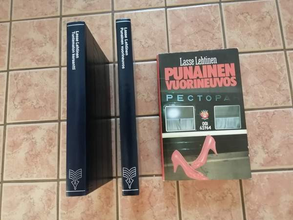 Lasse Lehtisen kirjoja Tampere – foto 1