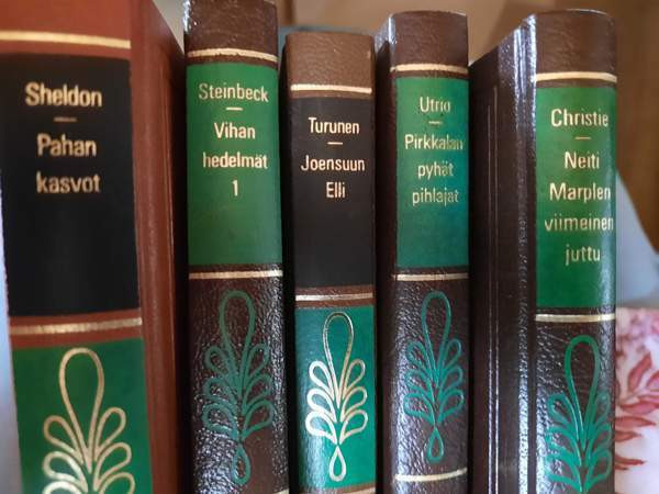 Kirjoja mm Sheldon, Steinbeck, Utrio Vaasa - valokuva 2