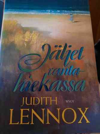 Judith Lennox , jäljet rantahiekassa Вааса