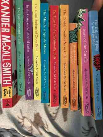 Alexander McCall Smith 10kpl kirjoja Kaarina