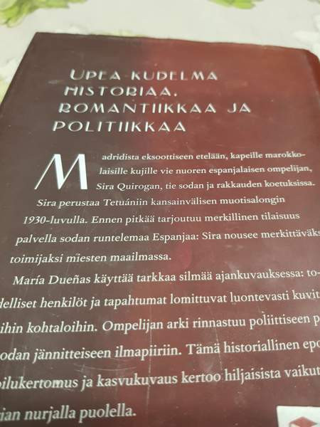 Ommelten välinen aika. Maria Duenas. Salo - valokuva 2