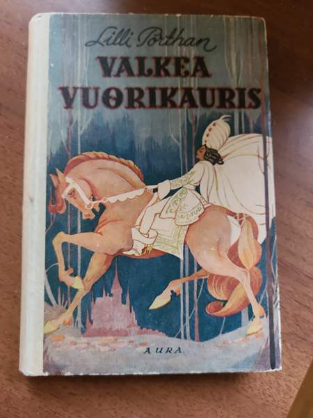 Lilli Porthan: Valkea vuorikauris Силинъярви - изображение 1
