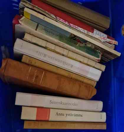 Paljon kirjoja, ammattikirj., kaunokirj., runokirjoja, tietokirjoja, romaaneja Kirkkonummi