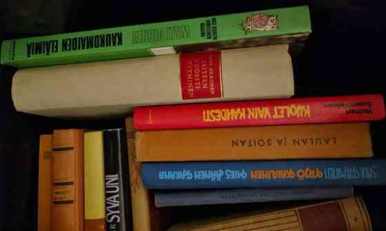 Paljon kirjoja, ammattikirj., kaunokirj., runokirjoja, tietokirjoja, romaaneja Kirkkonummi