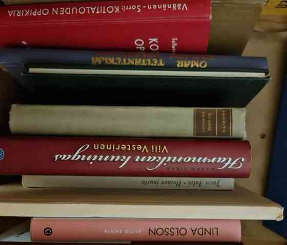 Paljon kirjoja, ammattikirj., kaunokirj., runokirjoja, tietokirjoja, romaaneja Kirkkonummi
