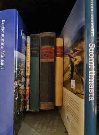 Paljon kirjoja, ammattikirj., kaunokirj., runokirjoja, tietokirjoja, romaaneja Kirkkonummi