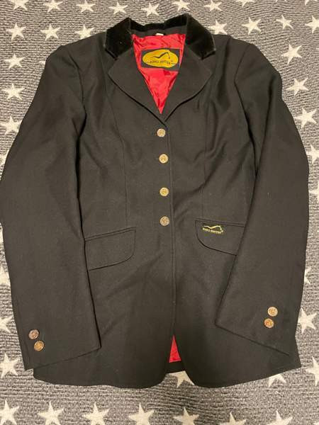 Musta EuroHunter kisatakki Jyvaeskylae - photo 1