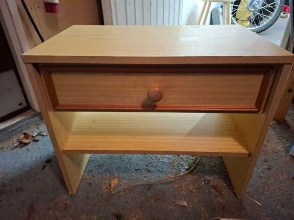 Myydään yöpöytä Nurmes – foto 1