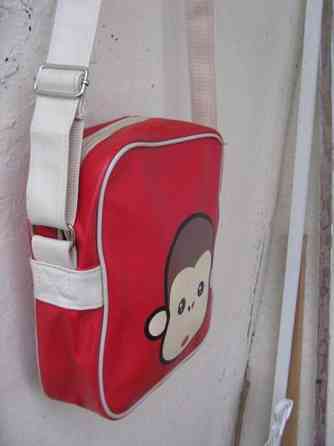 Tumtum punainen olkalaukku Рованиеми