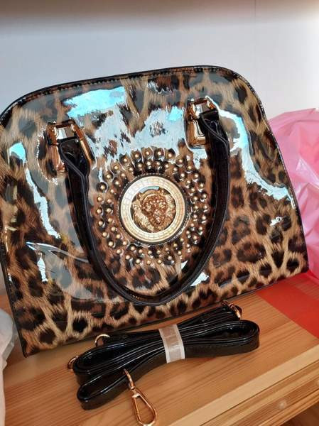 Upea leopardi - kuultolaukku. Uusi Helsinki - valokuva 1