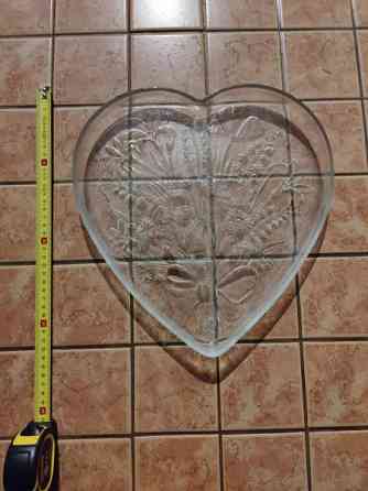 sydämen muotoinen vahva lasilautanen Тампере