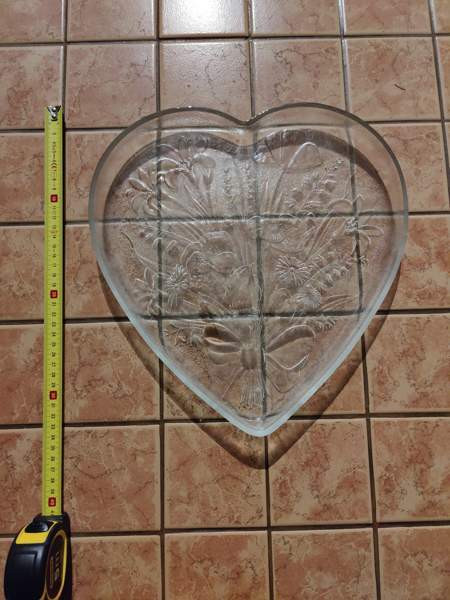 sydämen muotoinen vahva lasilautanen Тампере - изображение 1