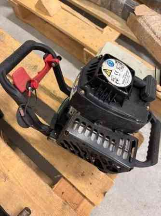 Polttomoottorisen jääkairan moottori Oulu