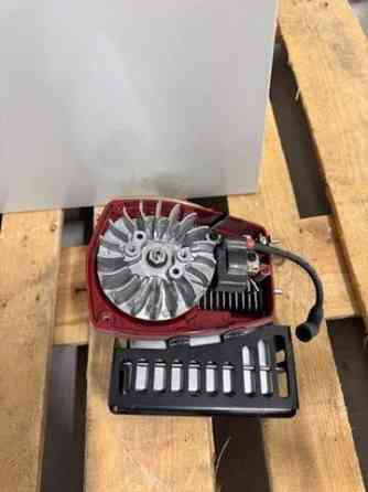 Polttomoottorisen jääkairan moottori Oulu