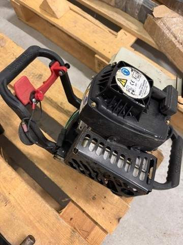 Polttomoottorisen jääkairan moottori Oulu - photo 2