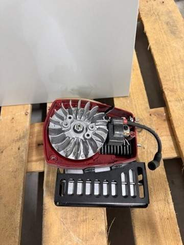 Polttomoottorisen jääkairan moottori Oulu - photo 6