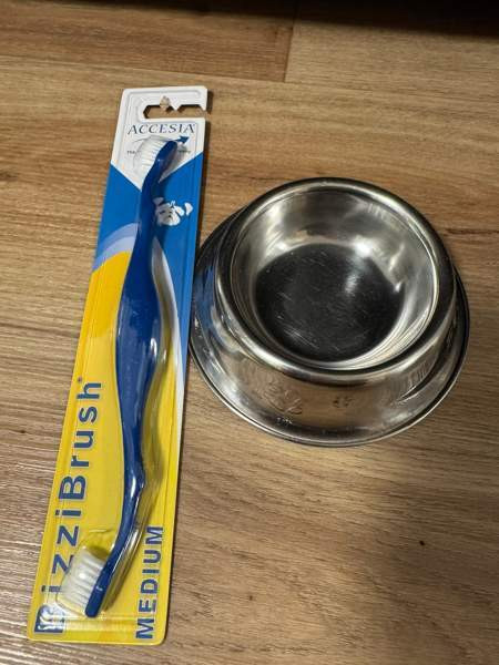 Uusi avaamaton koiran hammasharja + vesikuppi. Espoo - valokuva 1