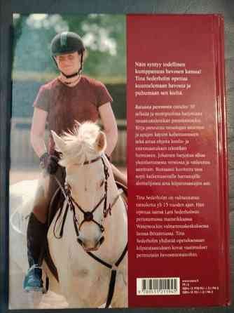 Hevoskirjoja yhdessä tai erikseen. Loviisa