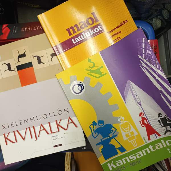 Nuorten kirjoja Helsinki – foto 1