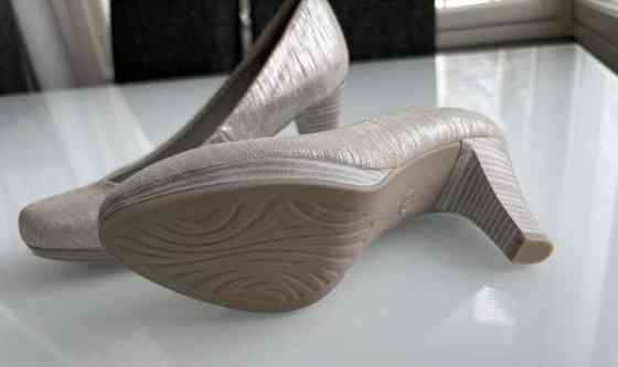 Hopeanväriset korkokengät 35 Yloejaervi