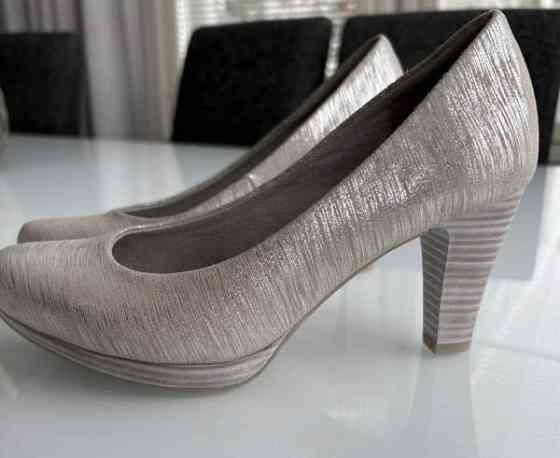 Hopeanväriset korkokengät 35 Yloejaervi