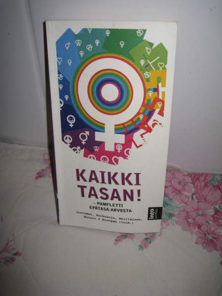 JUNTUMAA INARI: KAIKKI TASAN! - PAMFLETTI EPÄTASA-ARVOSTA Vantaa - valokuva 1