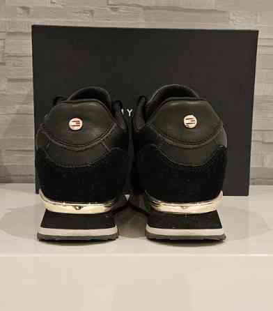 Tommy Hilfiger -tennarit koko 36 Janakkala