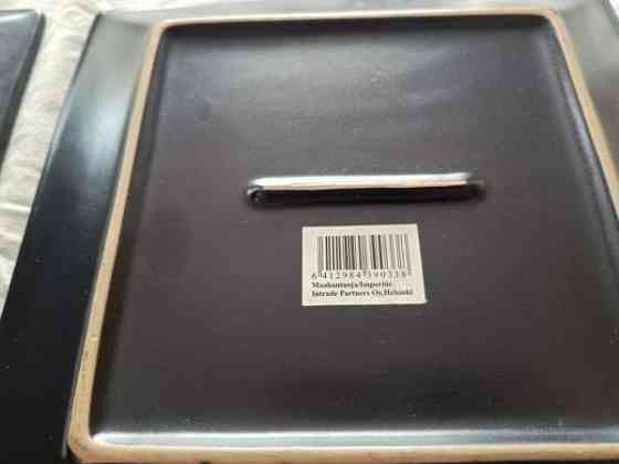 Vihreän/Mustan väriset siistit lautaset Turku