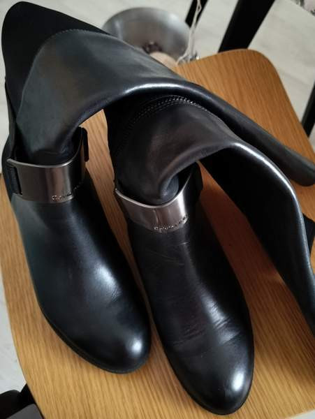 Calvin Klein ylipolven saappaat koko 36 Оулу - изображение 2