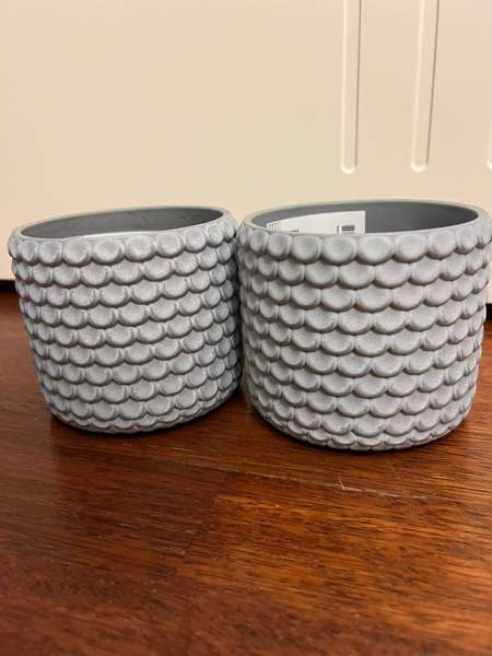 Kaksi kukkaruukkua Bäckdråg Vantaa – foto 1