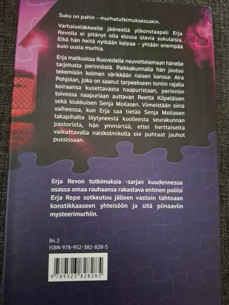 Tuija Lehtisen kirjoja Oulu - valokuva 3