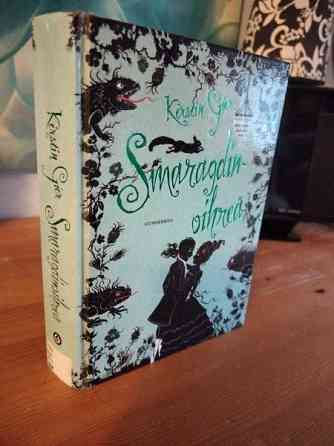 Ostetaan Kerstin Gierin Smaragdinvihreä! Parikkala