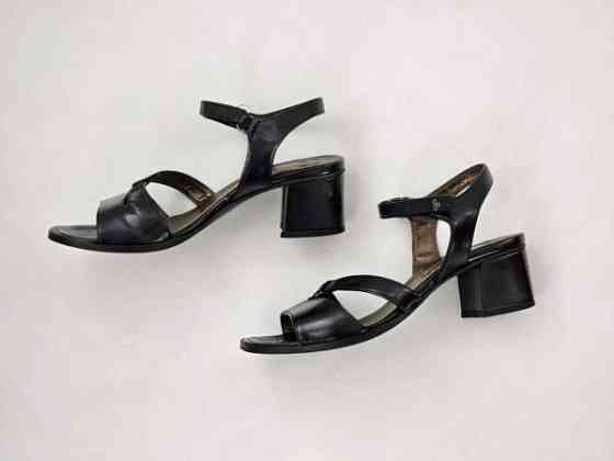 Pertti Palmrothin tummansiniset sandaalit kokoa 35 Espoo