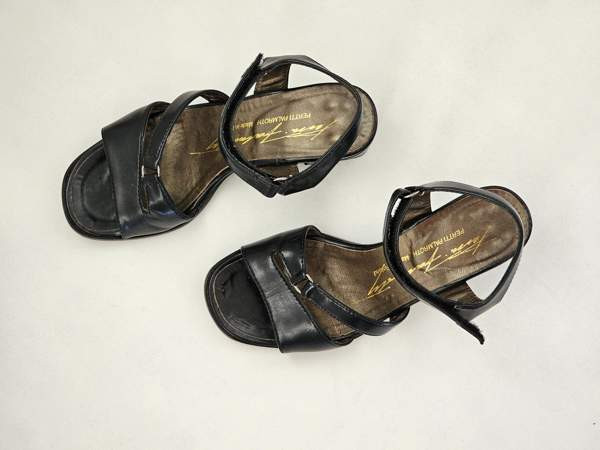 Pertti Palmrothin tummansiniset sandaalit kokoa 35 Espoo - valokuva 2